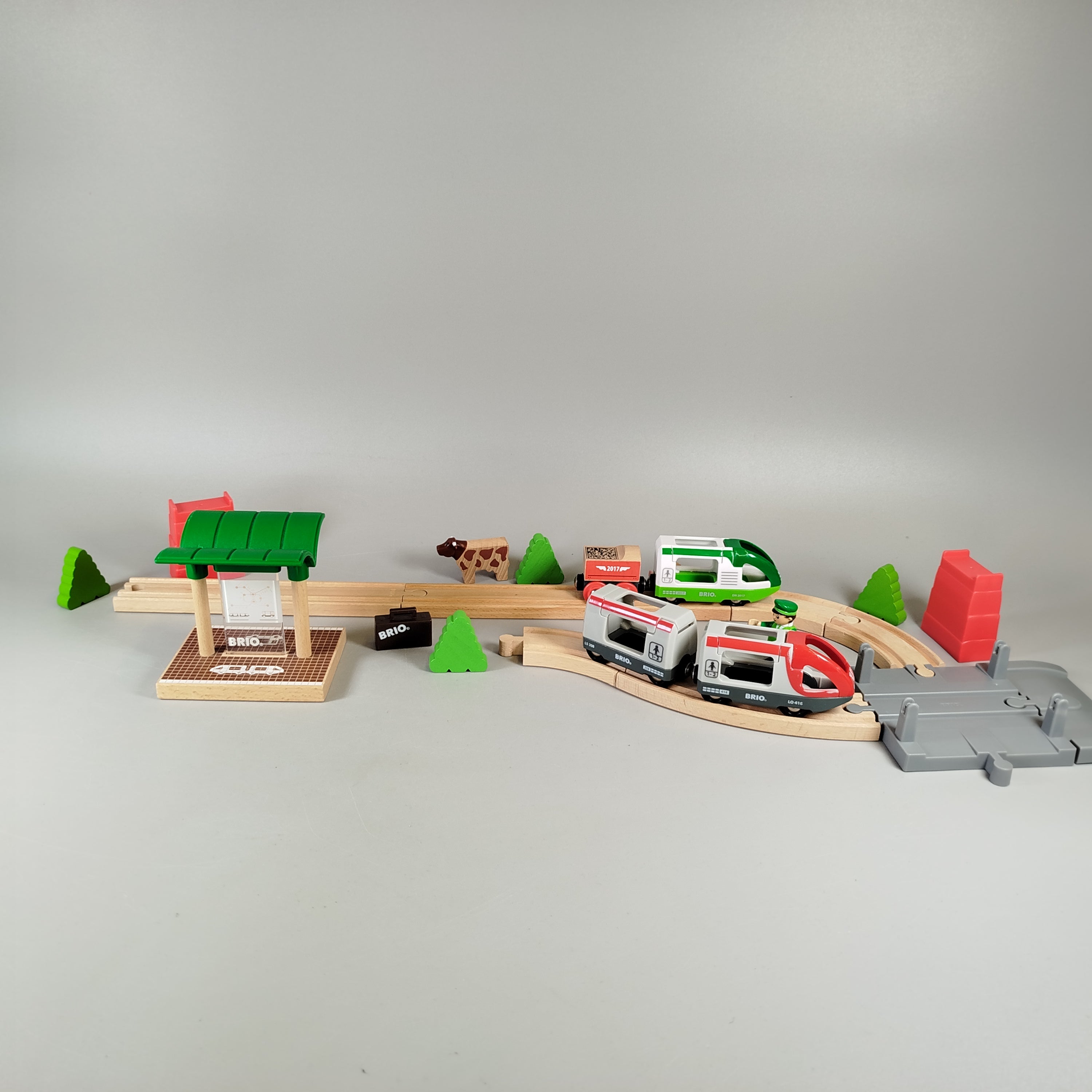 BRIO Holzeisenbahn Set – Züge, Schienen, Figuren & Zubehör
